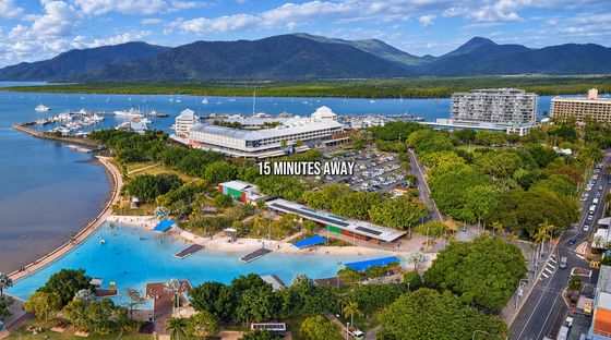 Esplanade Lagoon, 15 Minutes