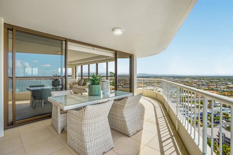 Balcony dining