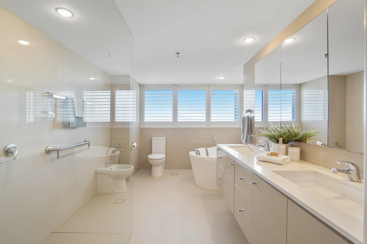 Ensuite, listing photo